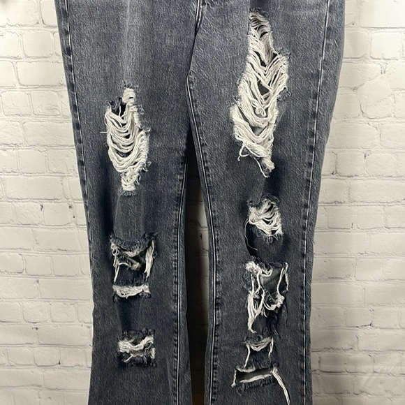 ALICE + OLIVIA Genevive Extra Distressed Black Wash Jeans size 32 - Picture 6 of 10
